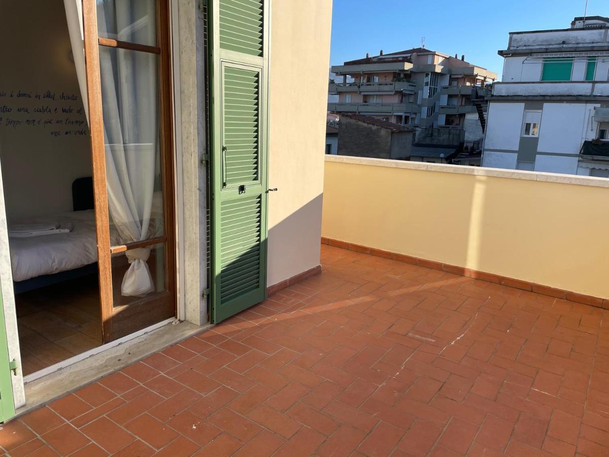 Accogliente Camera Singola Con Balcone A 500 Mt Dal Mare Marina Di Carrara Zewnętrze zdjęcie